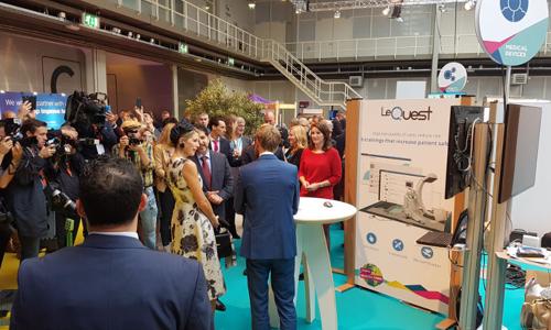 Koningin Máxima bezoekt LeQuest tijdens het “World of Health Care” congres 2017